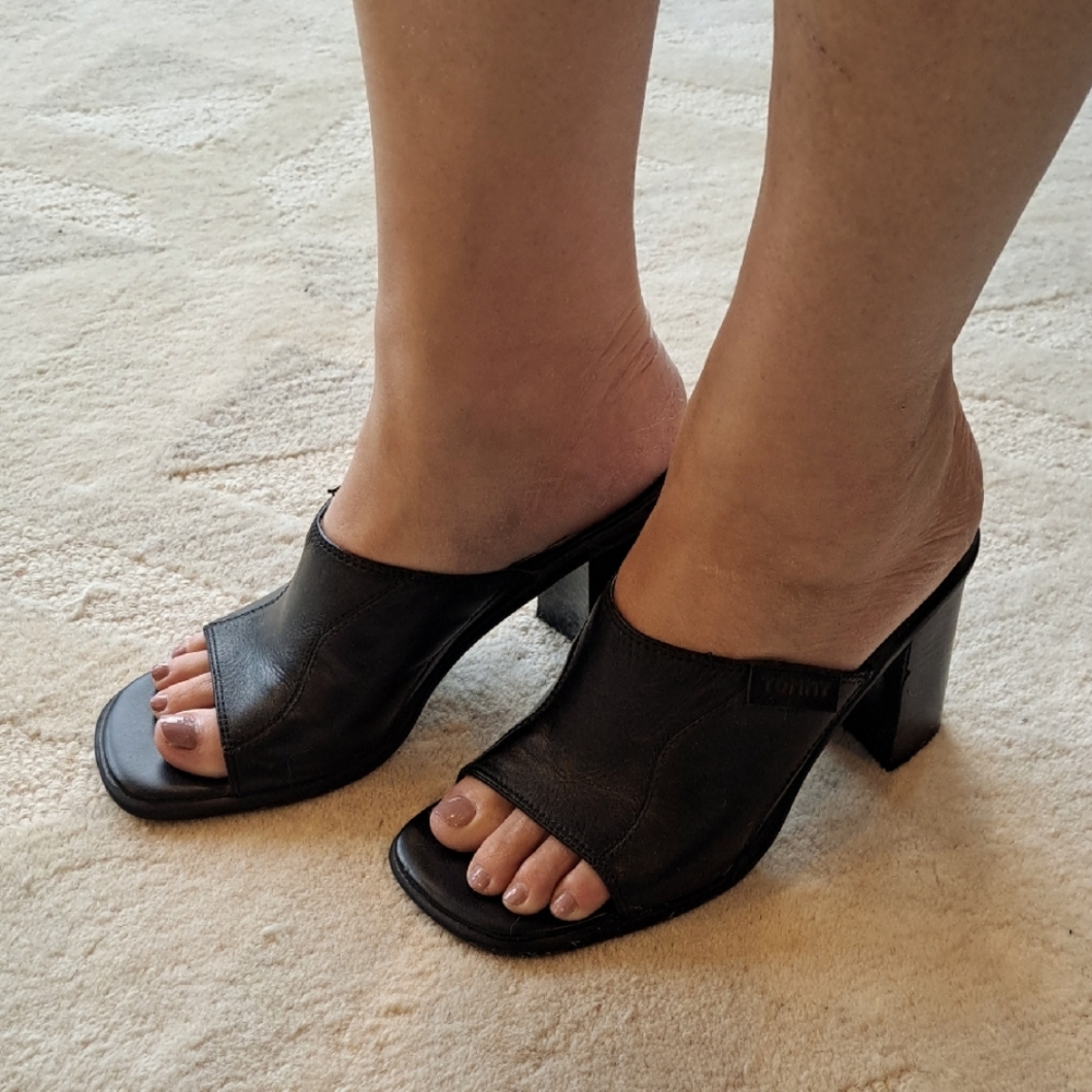 Black Leather Tommy Hilfiger Women's Mules